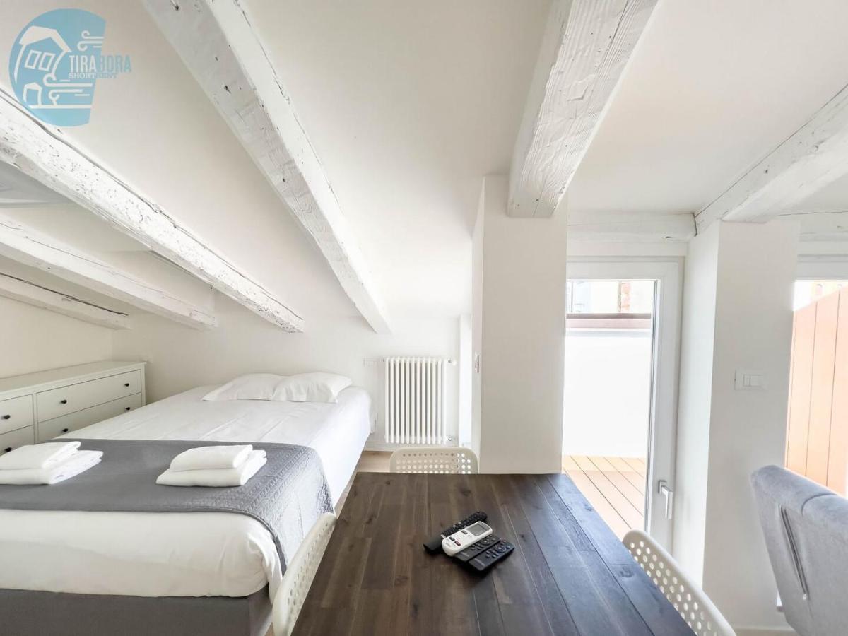 Corridoni 4C Tirabora Short Rent Apartment Trieste Luaran gambar